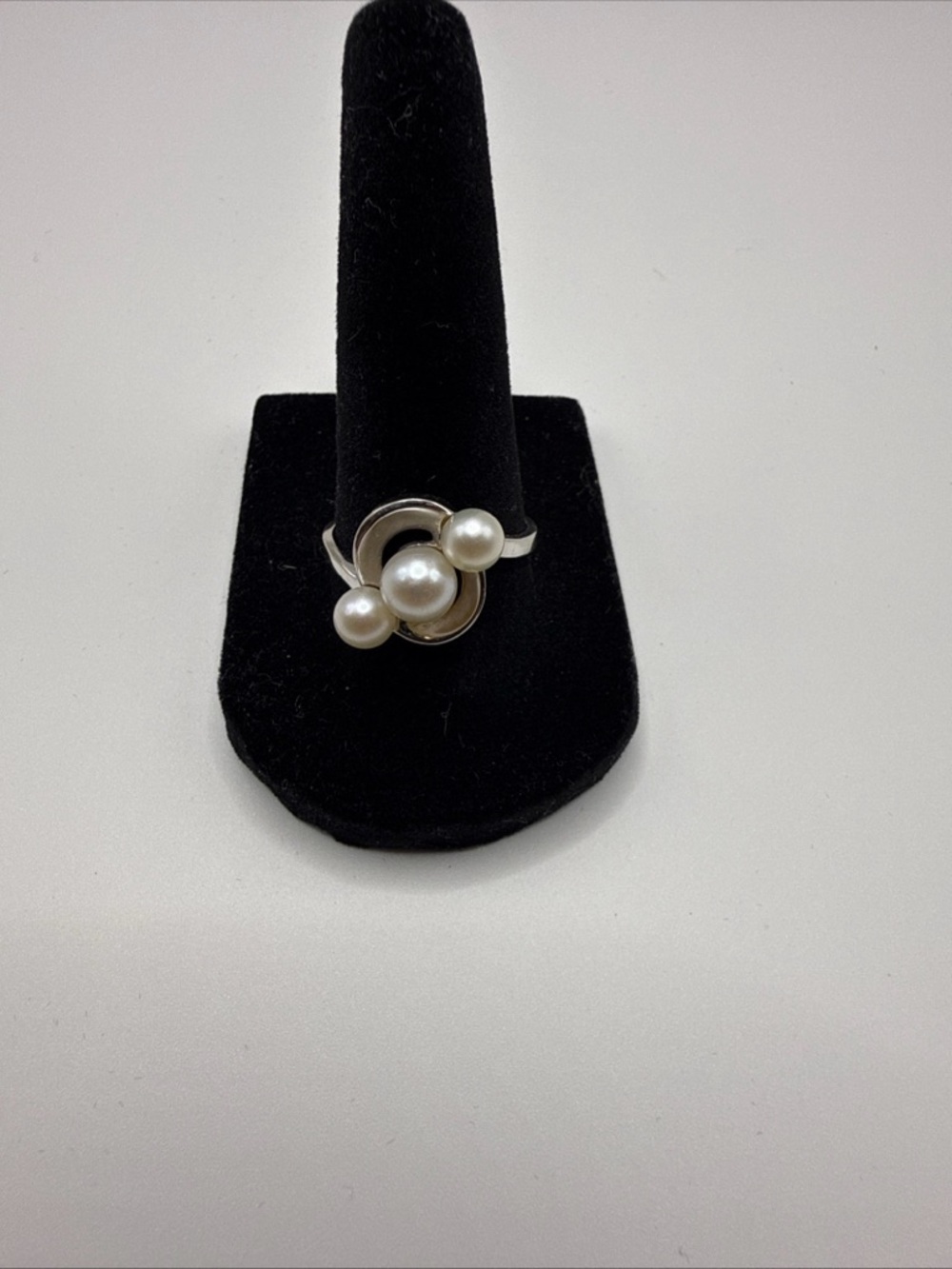 Vintage 10k 3 pearl ring size 8.5